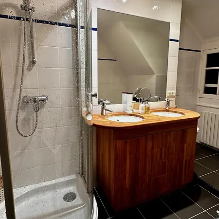 Maison De Famille Les Pins Feriehus